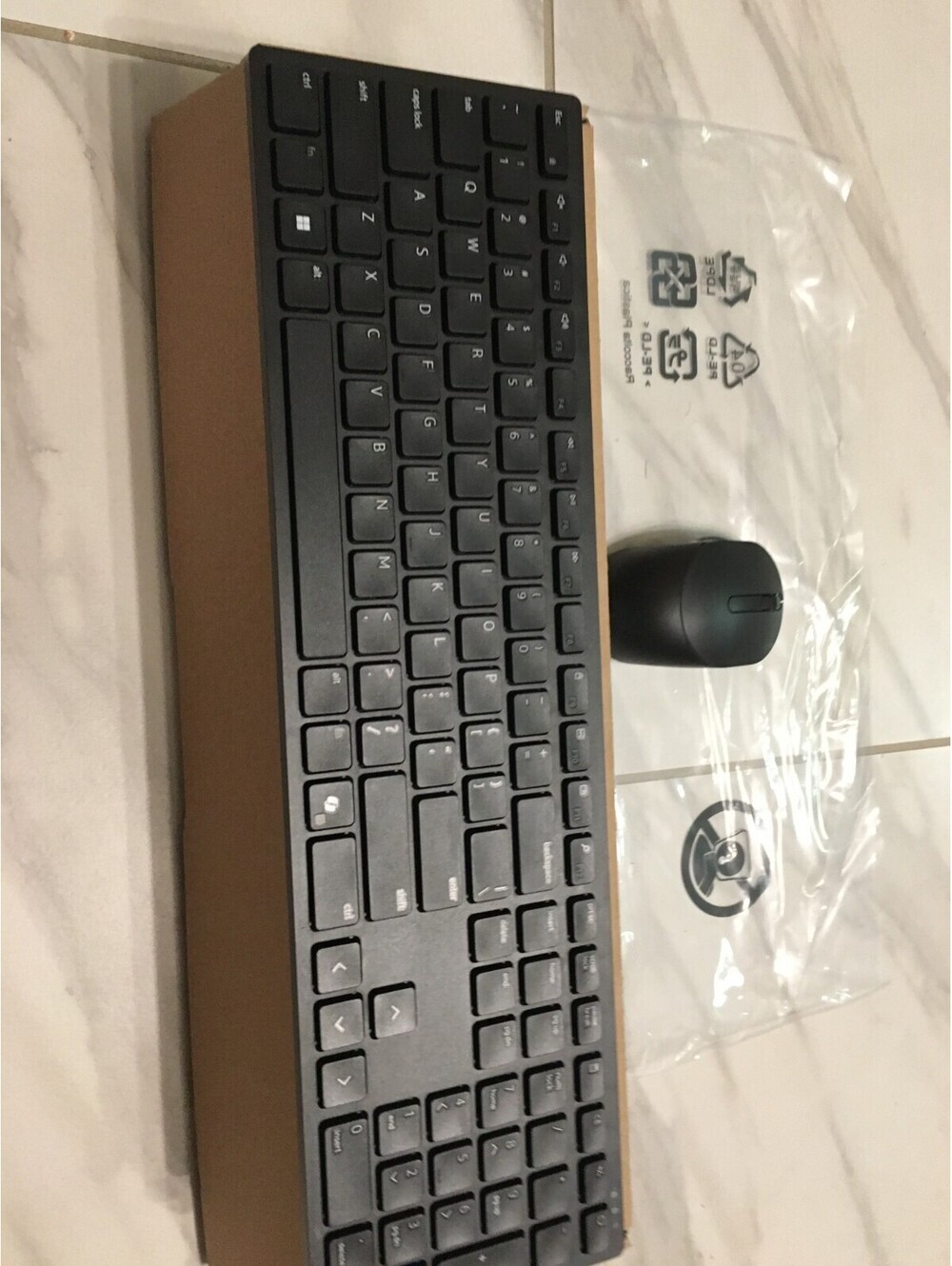 Dell Wireless Keyboar and Mouse KB3121Wt / MS3121Wt SD-8160, New